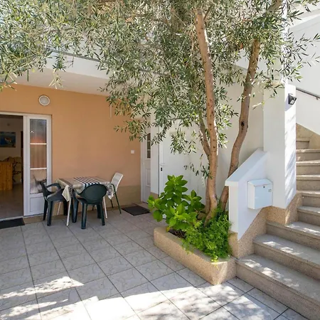 Cozy In Barbat-rab With House Sea View 公寓