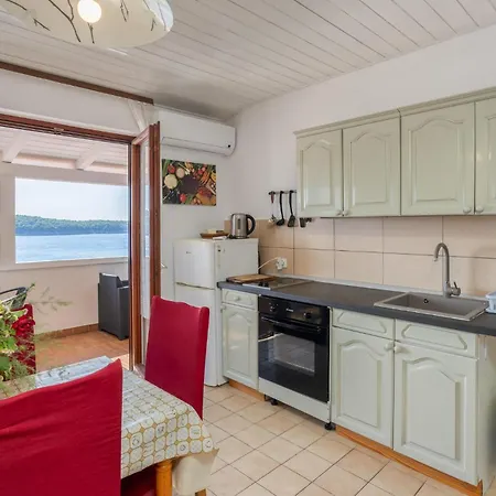 Διαμέρισμα Cozy In Barbat-rab With House Sea View *