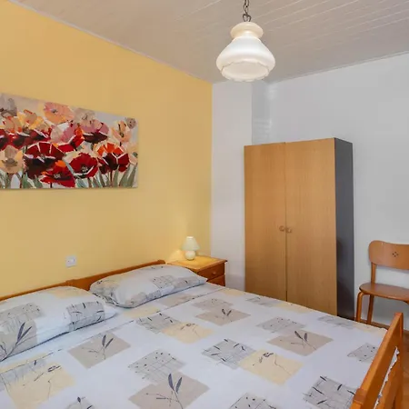 Διαμέρισμα Cozy In Barbat-rab With House Sea View *
